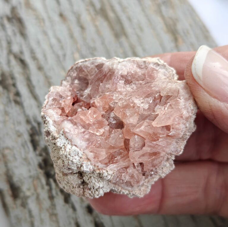 ametist rosa mellan geod 2